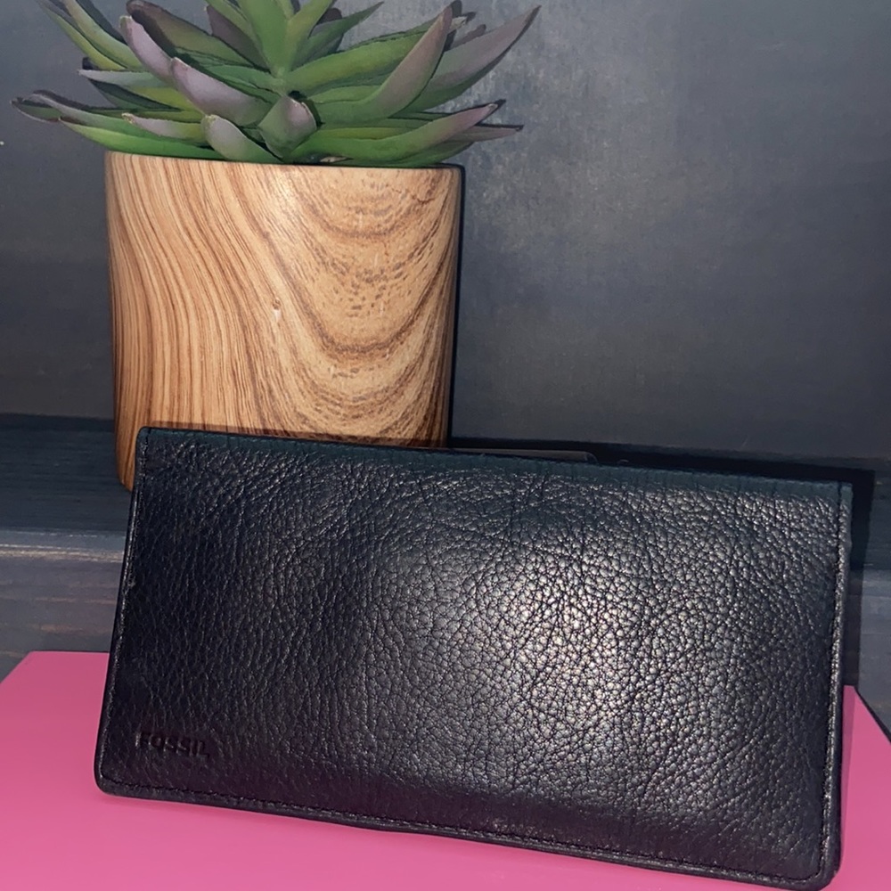 • VINTAGE FOSSIL WALLET